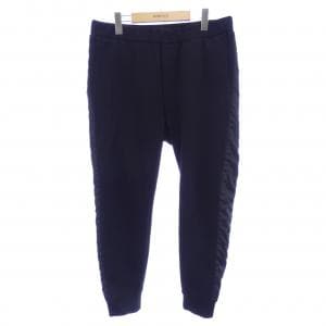 プラダ PRADA トライアングルロゴ UJP180 S212 11JE パンツ