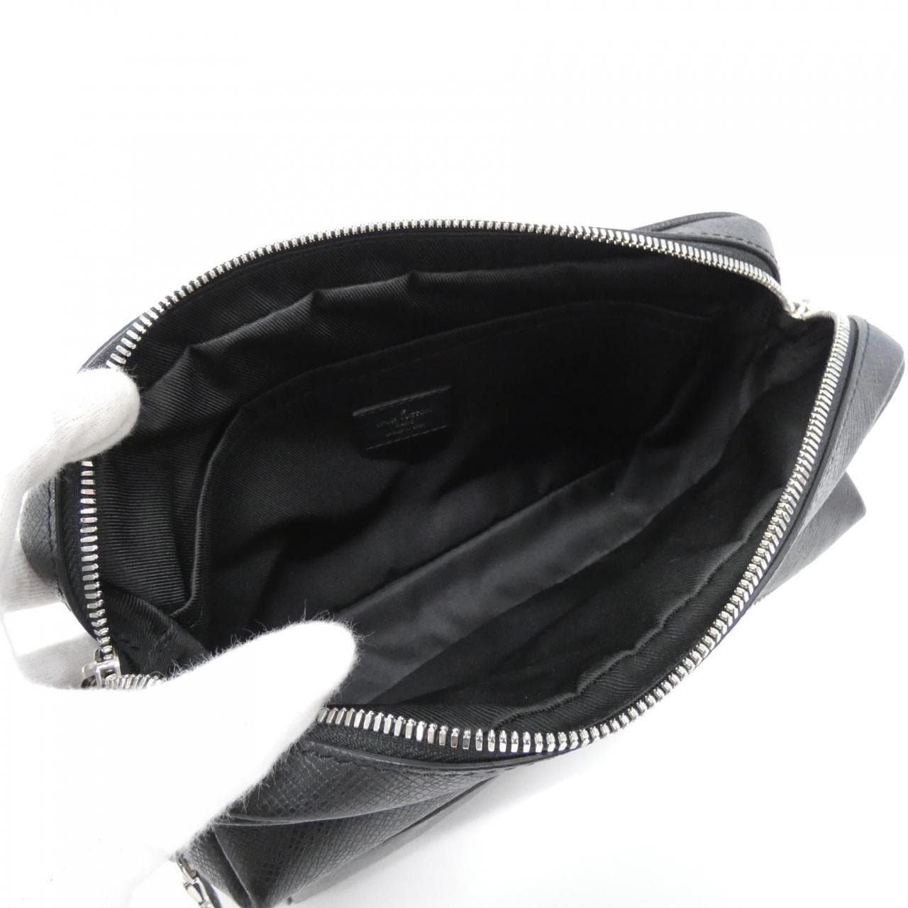 ルイヴィトン タイガ ラマ アウトドア メッセンジャー PM M30233 ショルダーバッグ