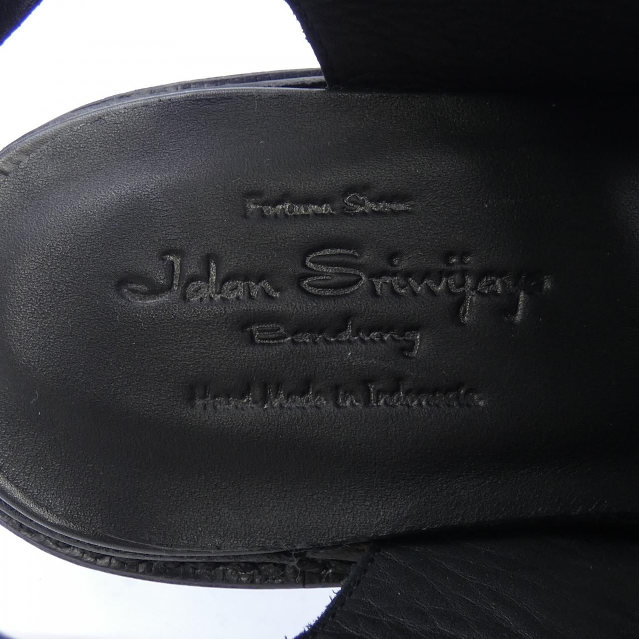 ジャランスリウァヤ JALAN SRIWIJAYA 99057 サンダル