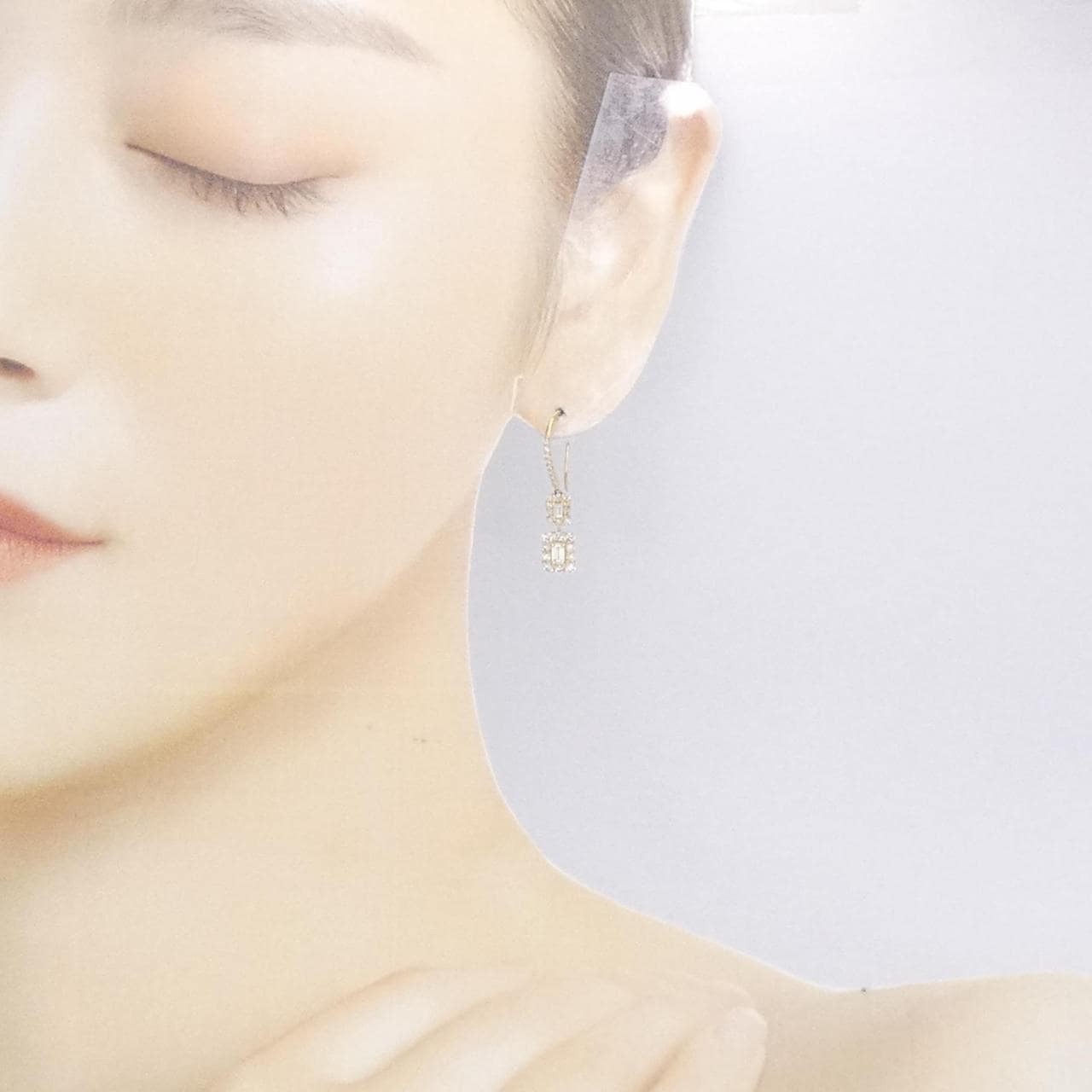 [BRAND NEW] K18YG Diamond earrings 1.10CT