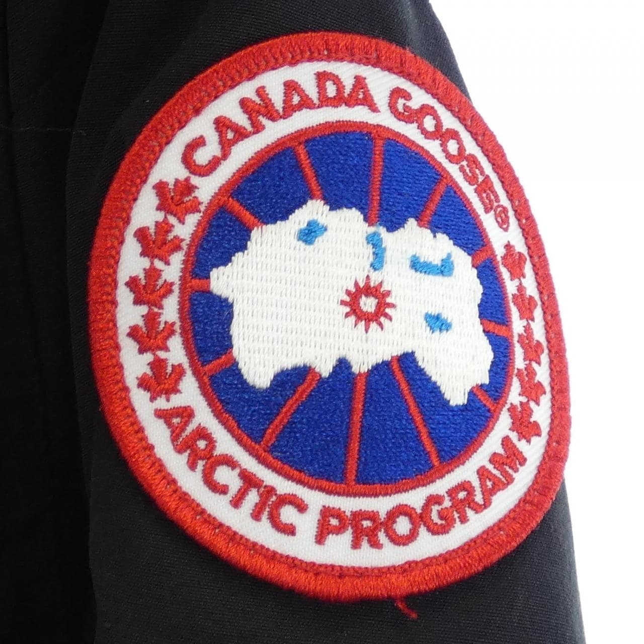 加拿大鹅CANADA GOOSE羽绒大衣