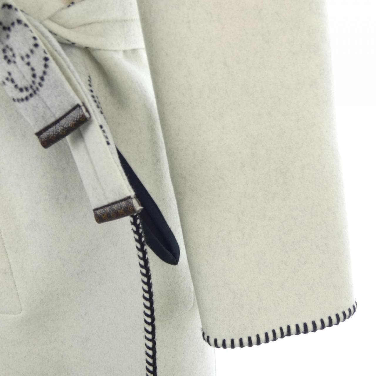 ルイヴィトン LOUIS VUITTON リバーシブルマヒナモノグラムラップコート FOCO04R90 コート