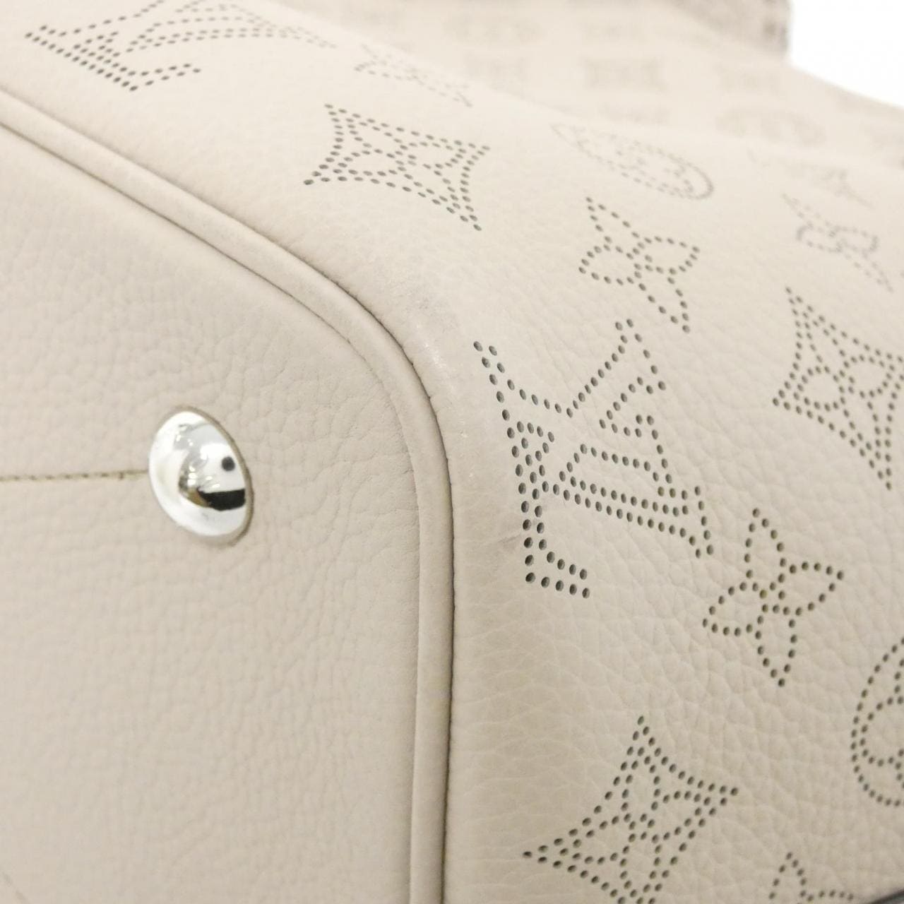 ルイヴィトン マヒナ ブロッサム MM M21852 バッグ