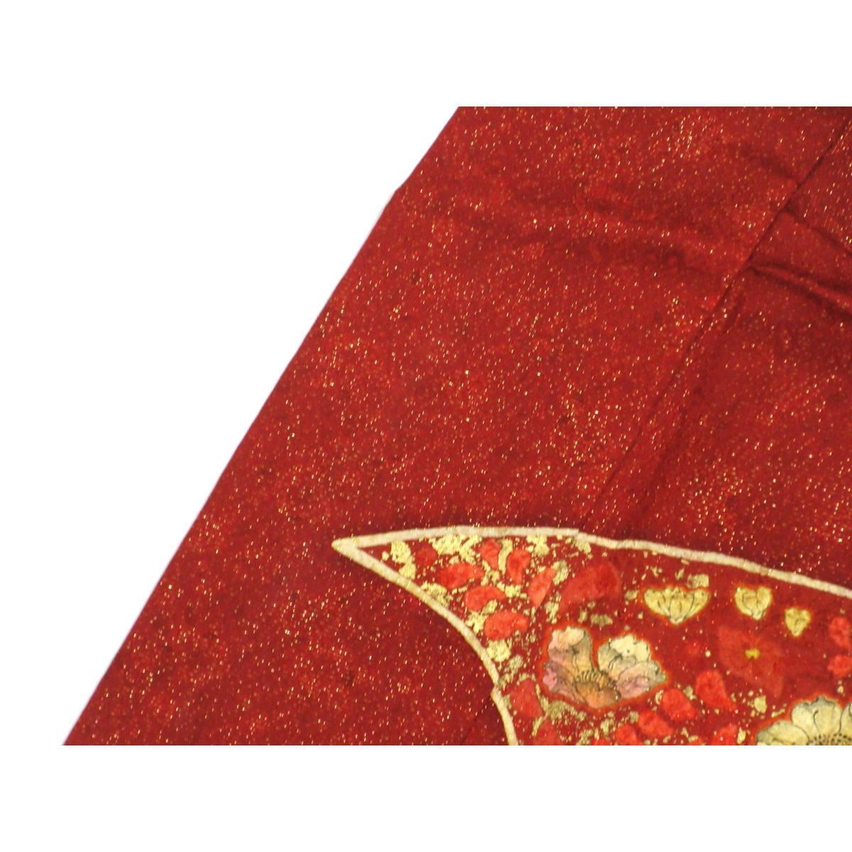 Kimono and nagajuban set, gold-threaded tie-dye kimono with gold-leaf yuzen finish.