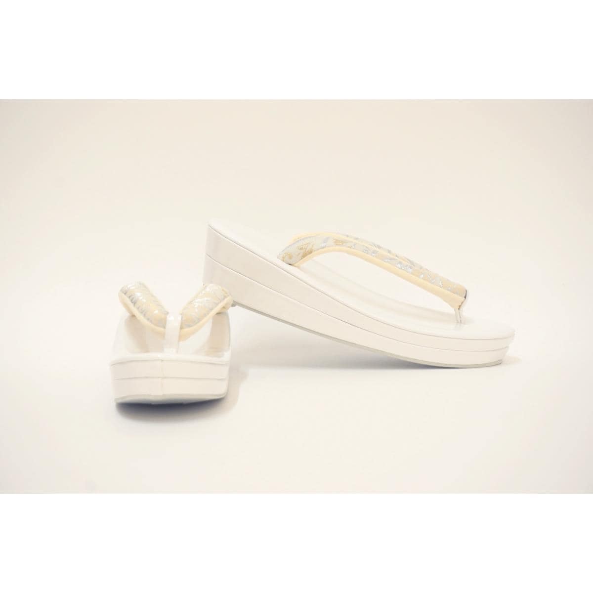 [新品] 凉鞋和包包套装