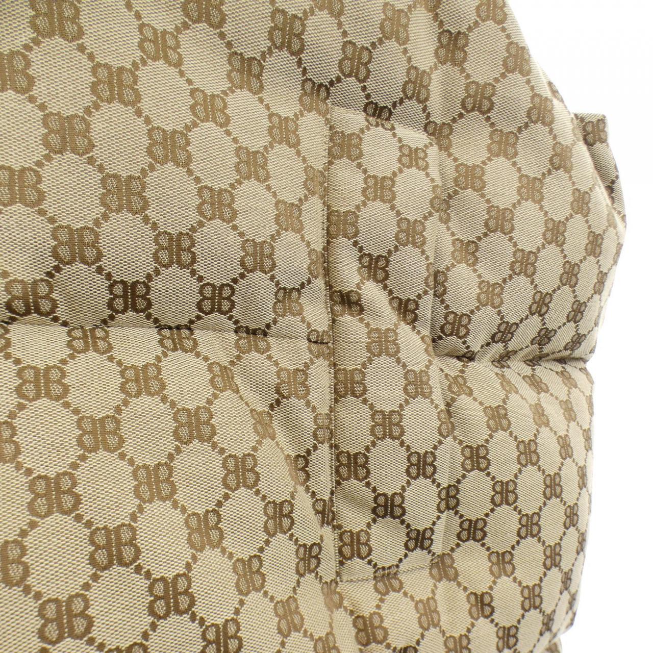 バレンシアガ BALENCIAGA HACKER COCOON PUFFER 681886 TLO53 UNISEX GUCCI ダウンベスト