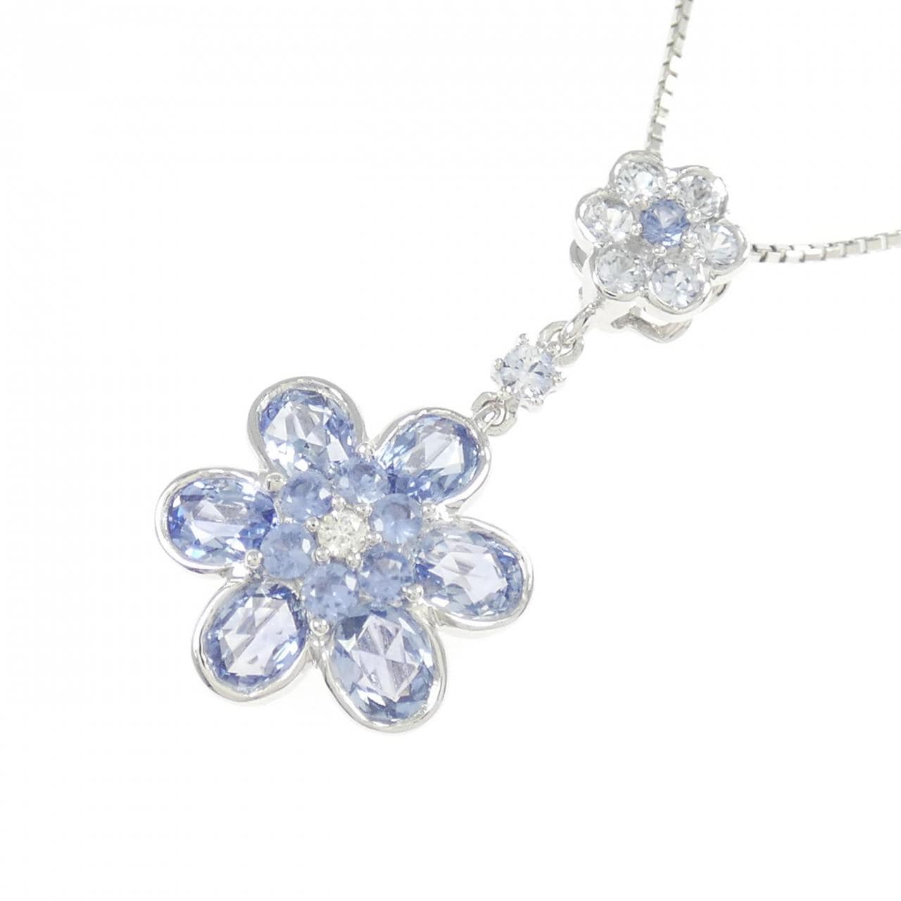 K18WG Flower Sapphire Necklace 1.20CT