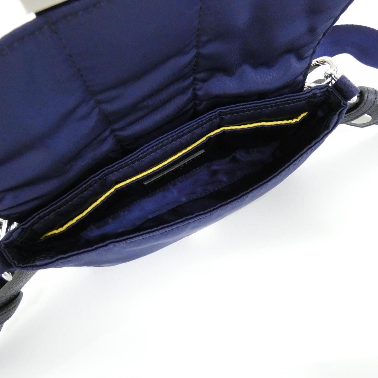 フェンディ バゲット フォン ケース 7AS138 ALW6