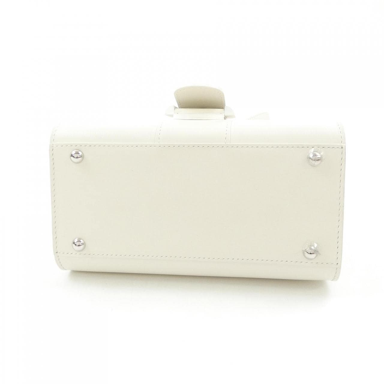 德爾沃DELVAUX