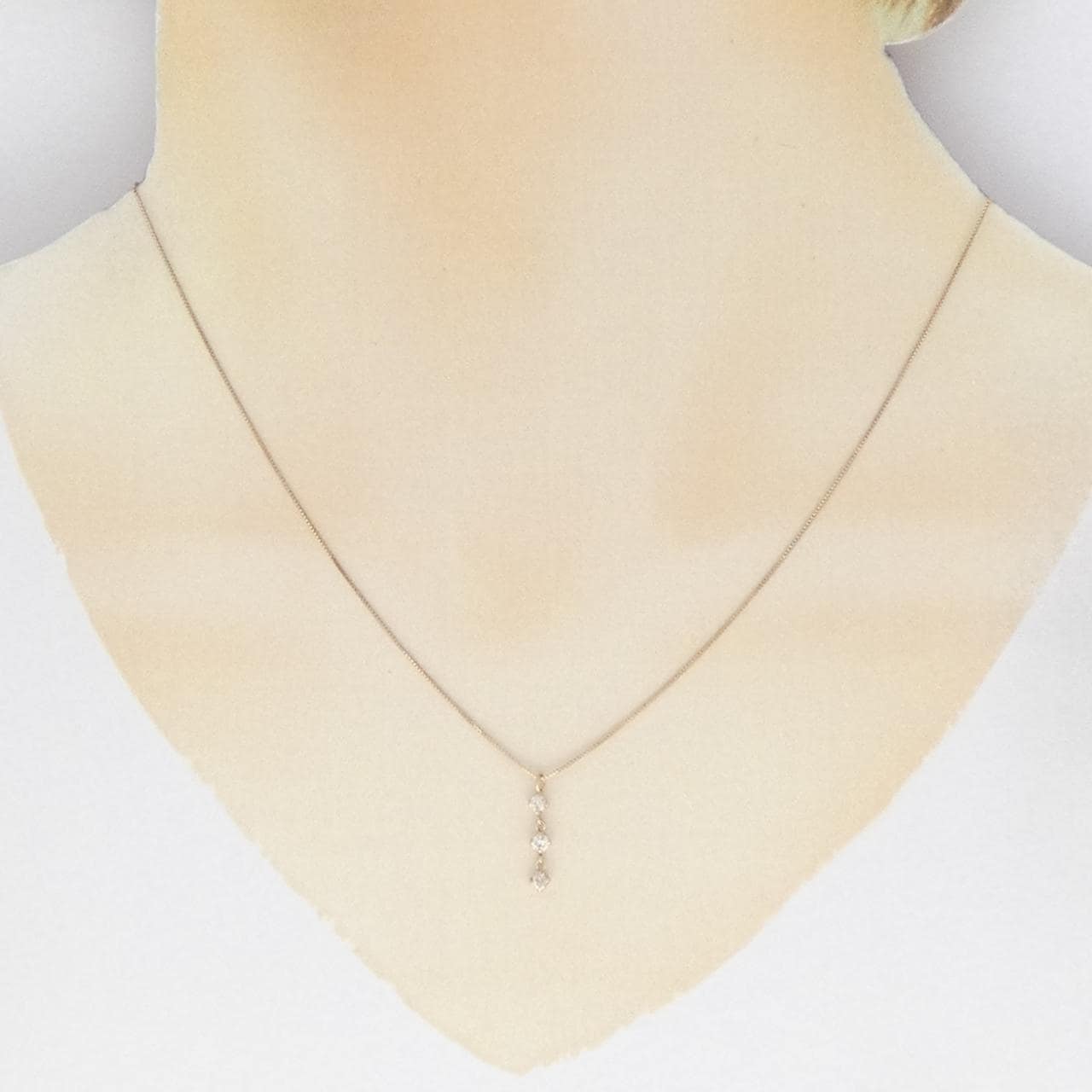 K10PG スリーストーン ダイヤモンド ネックレス 0.15CT