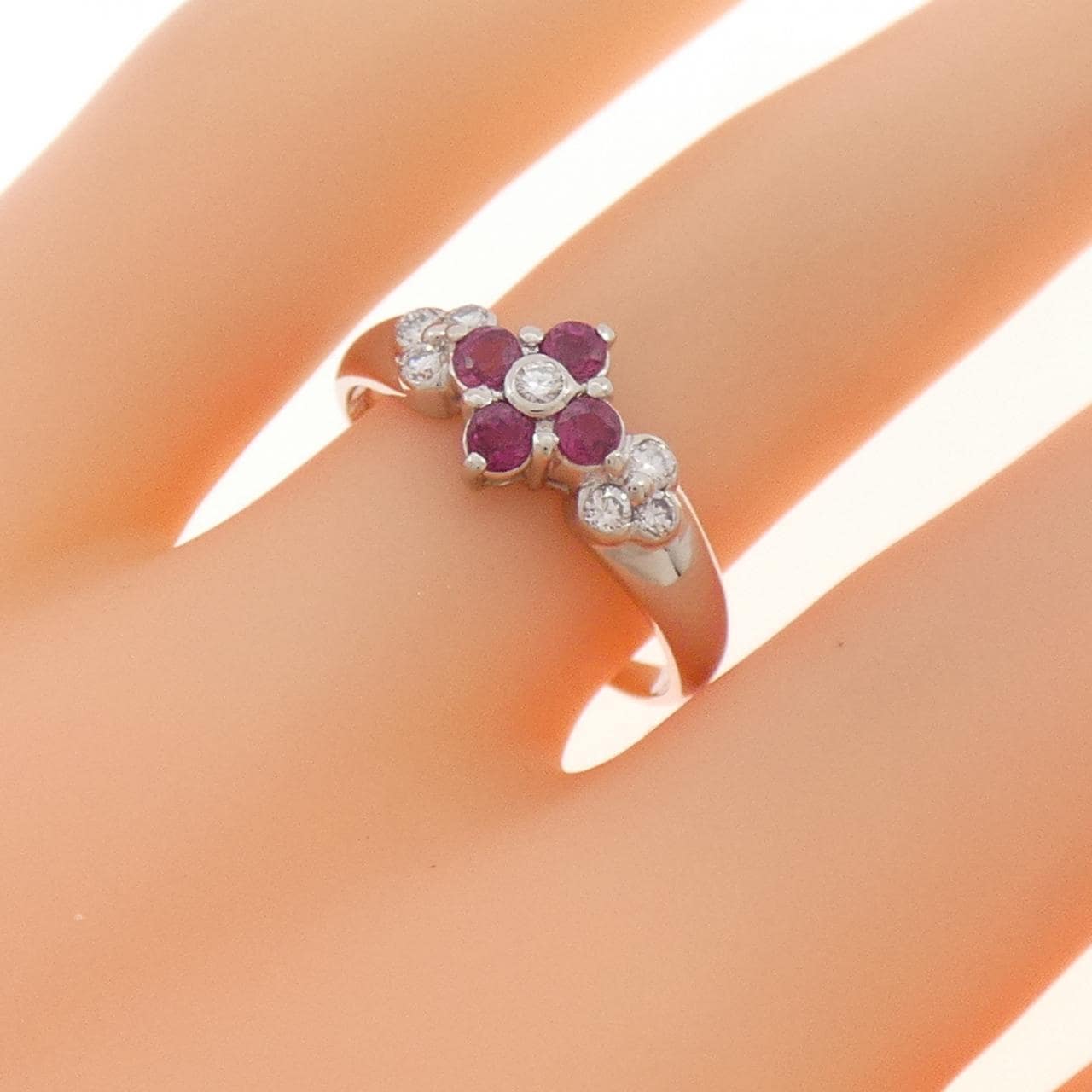 PT900花朵红宝石戒指
