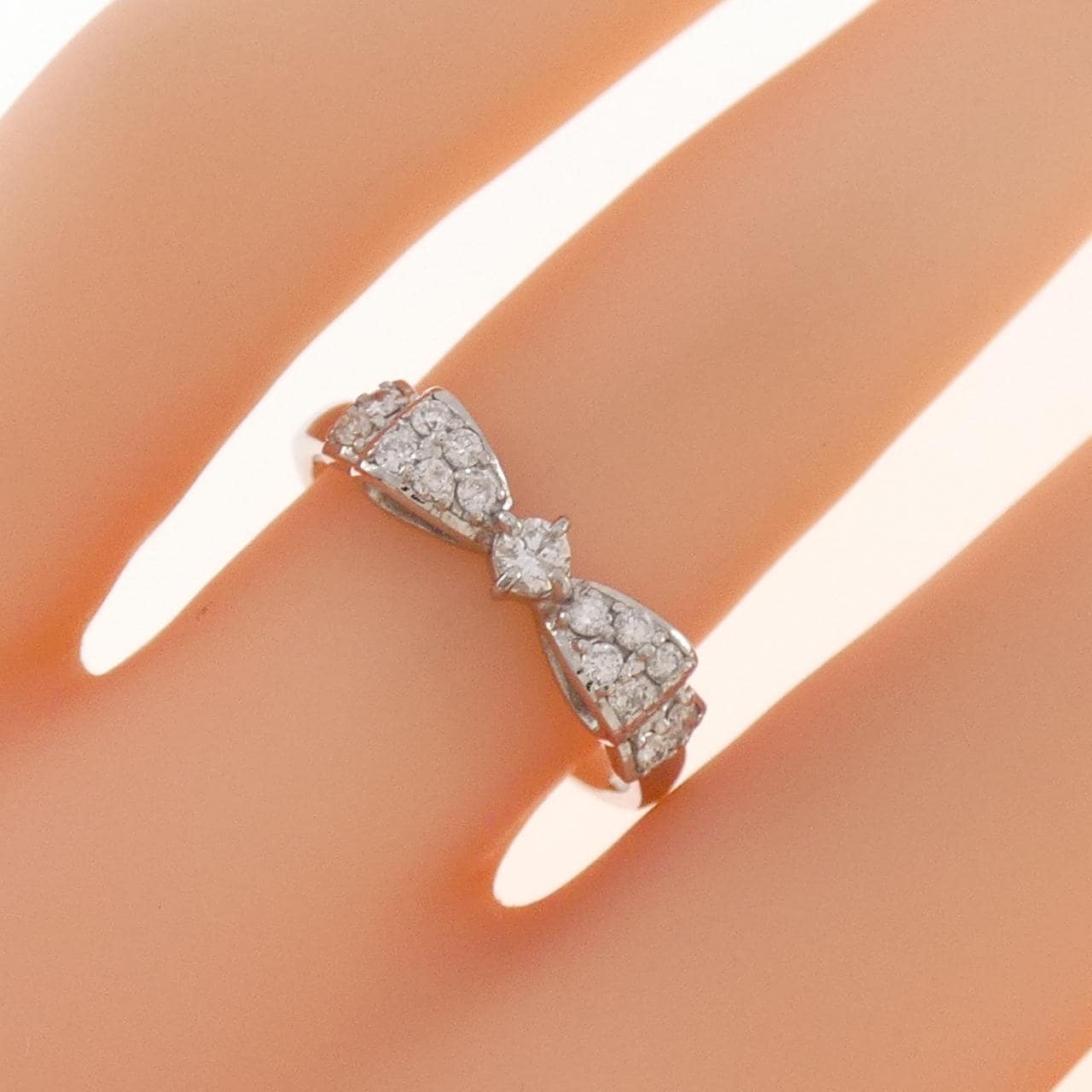 K18WG リボン ダイヤモンド リング 0.20CT