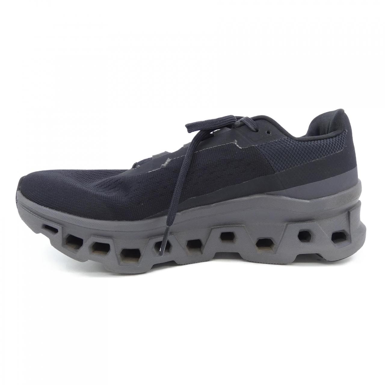 オン On Cloud　Monster スニーカー