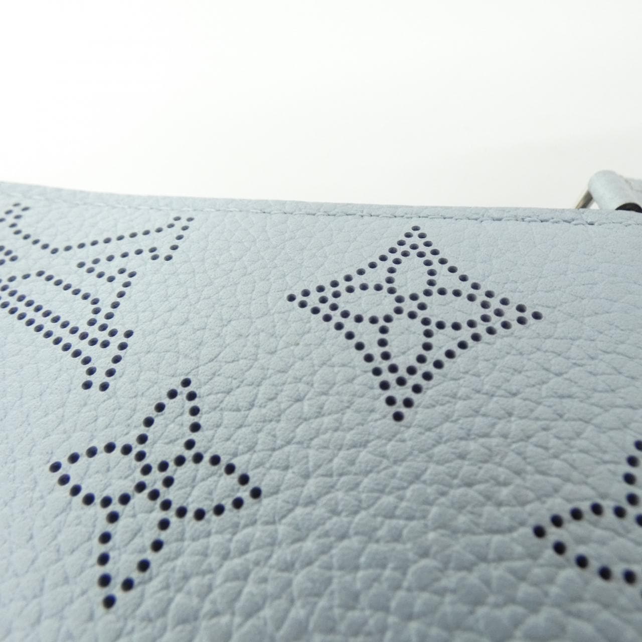 LOUIS VUITTON Mahina拉链钱包 M81643 钱包