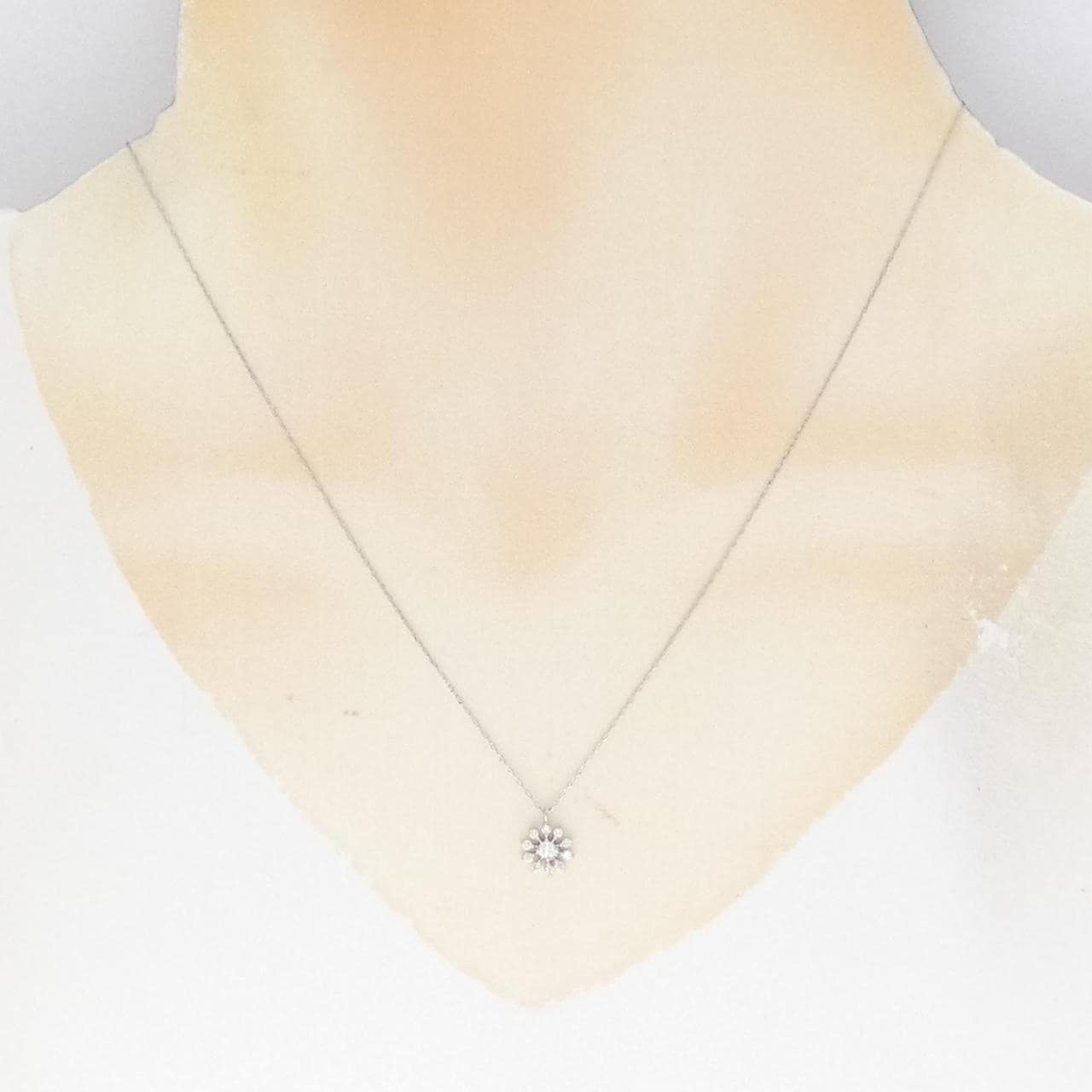 [BRAND NEW] PT Diamond Necklace 0.15CT