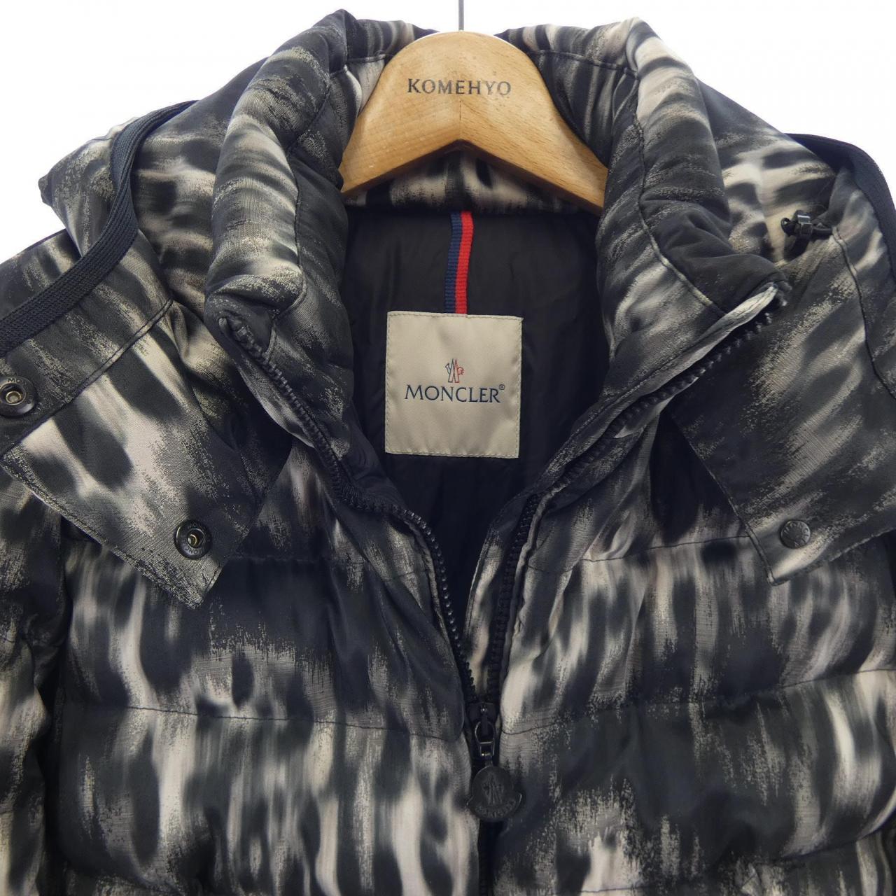 モンクレール MONCLER ダウンジャケット