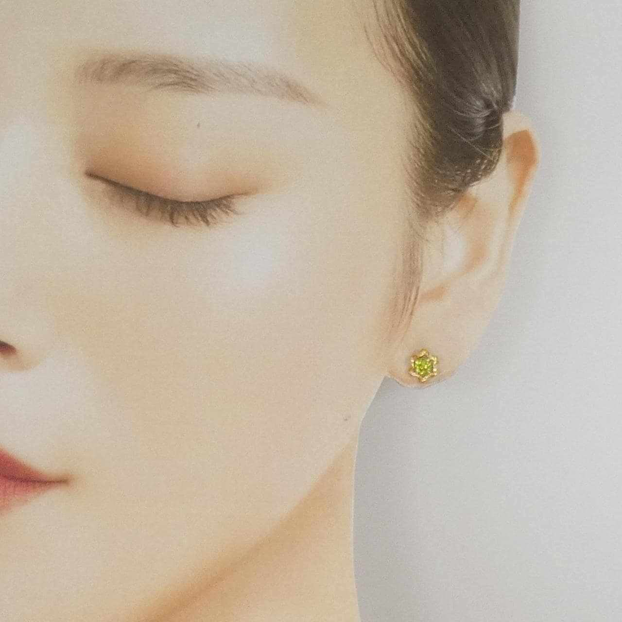 K18YG フラワー ペリドット ピアス