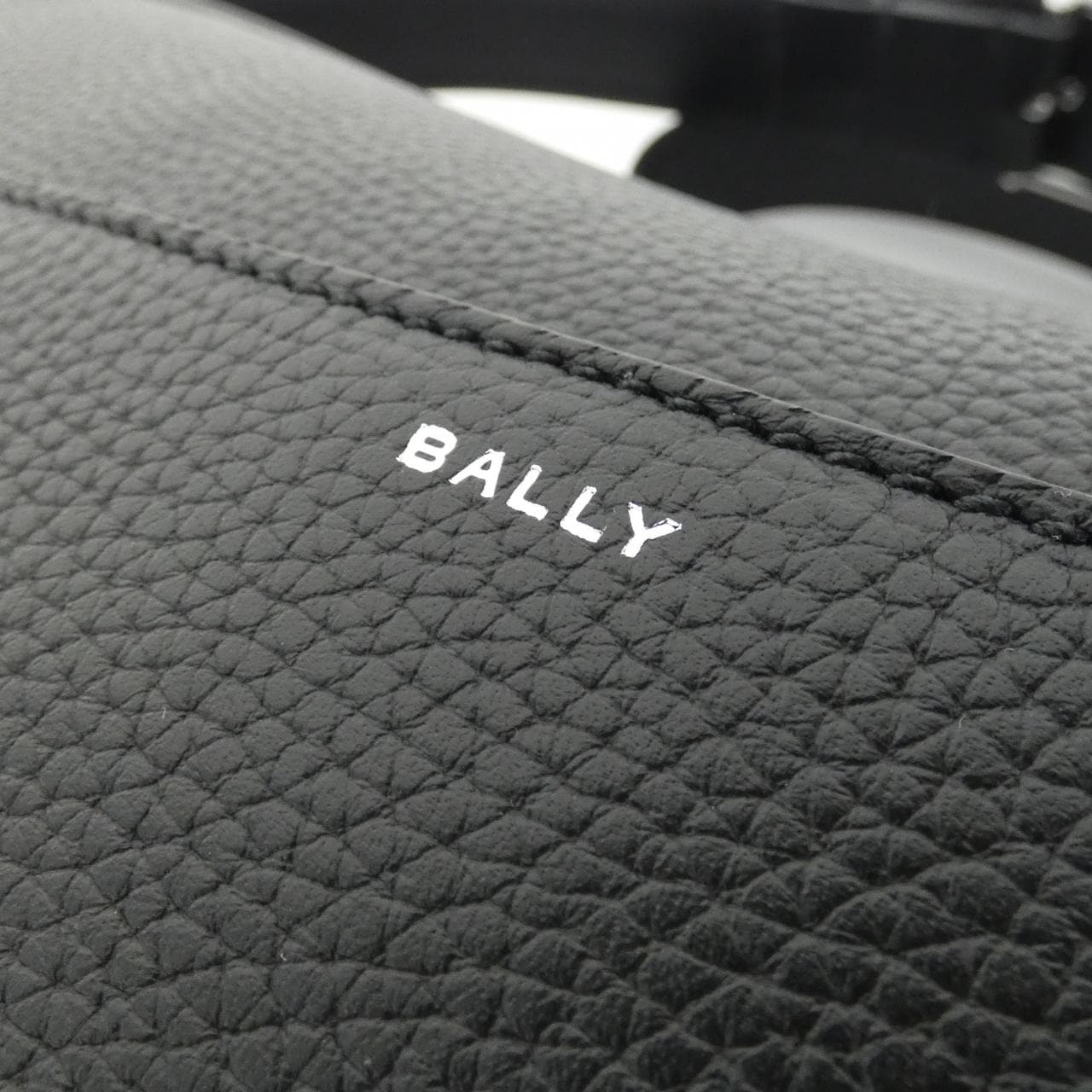 [BRAND NEW] Bally OEDEN MESS ZIP shoulder bag