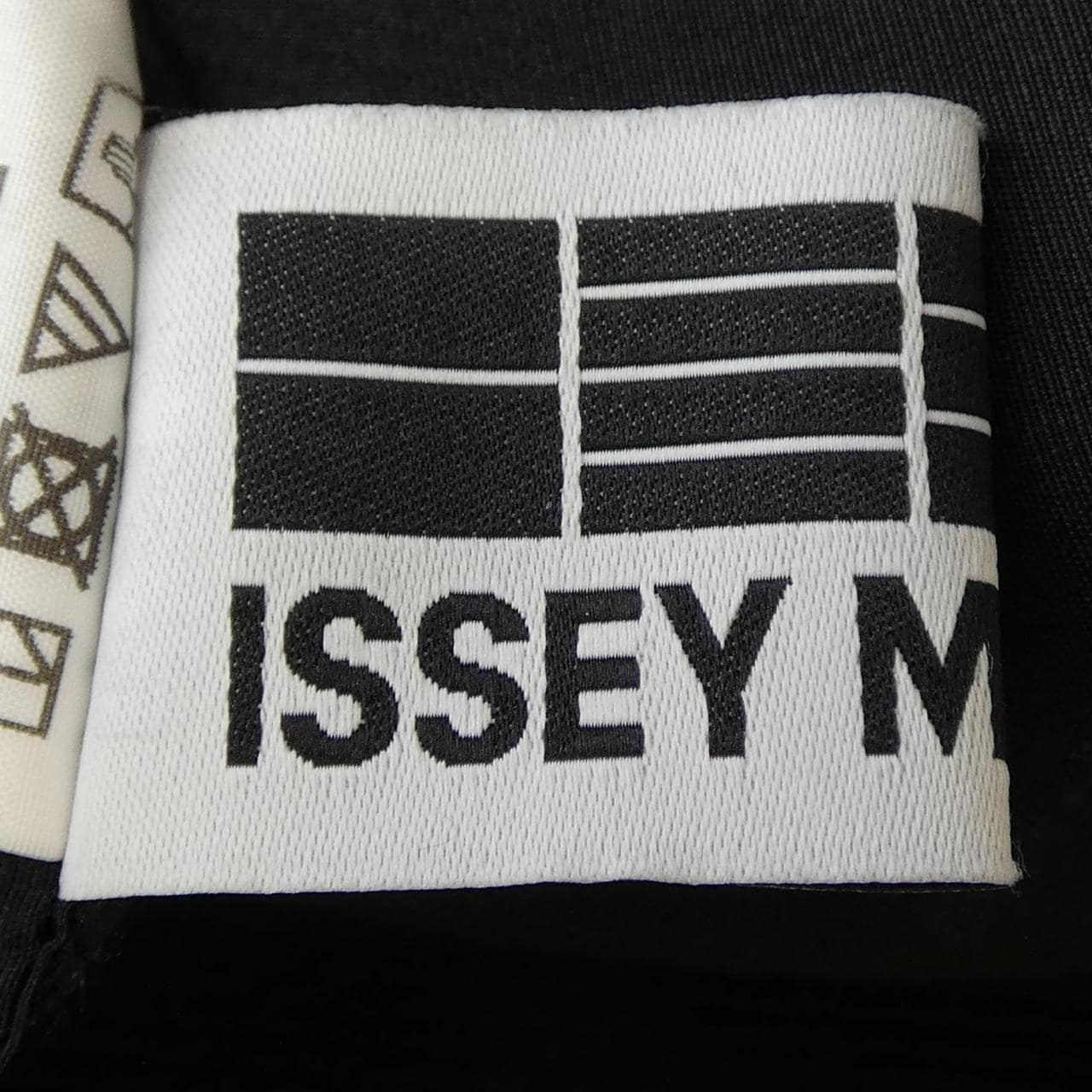 イッセイミヤケ ISSEY MIYAKE IL81FJ511 トップス