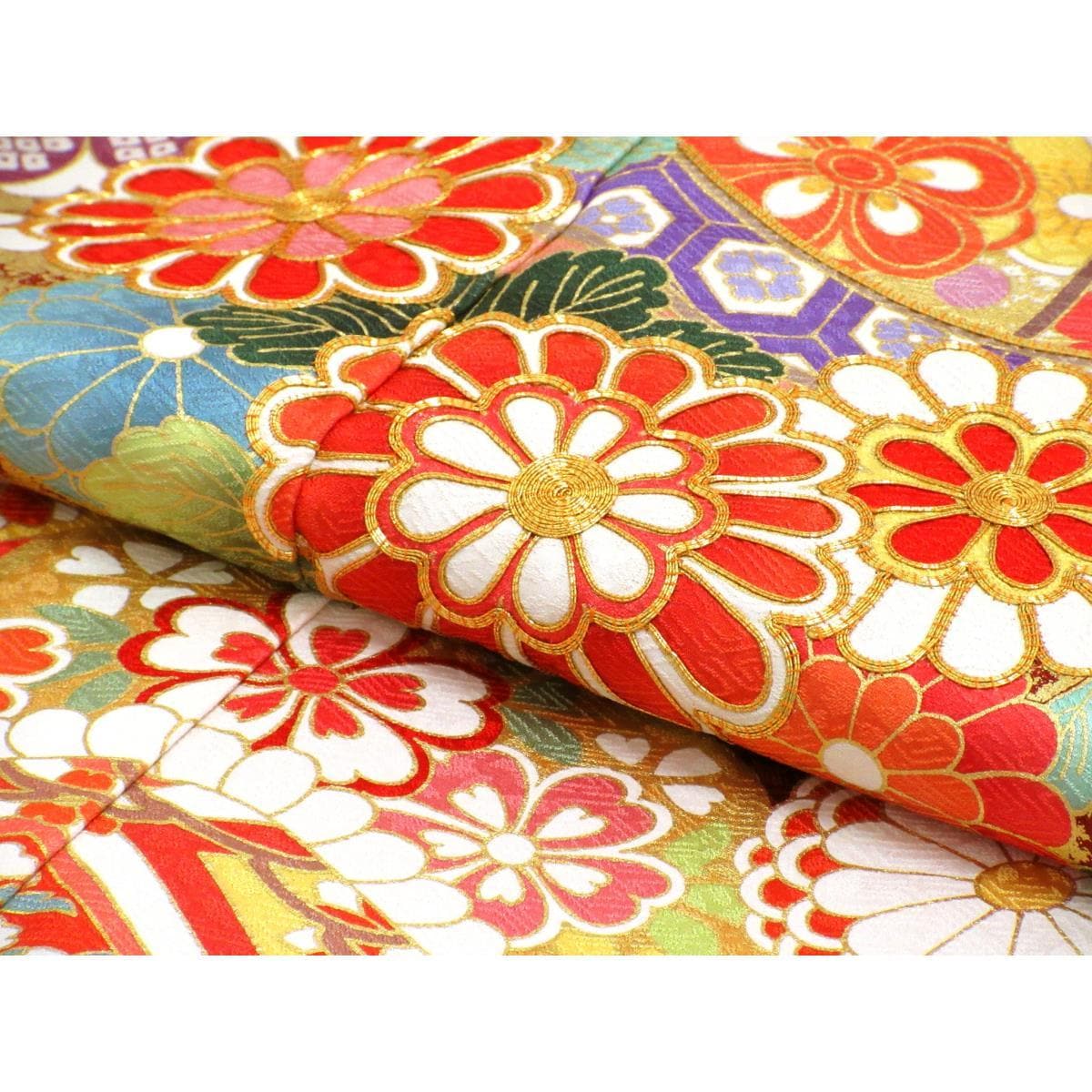 振袖　友禅金彩加工　刺繍入り