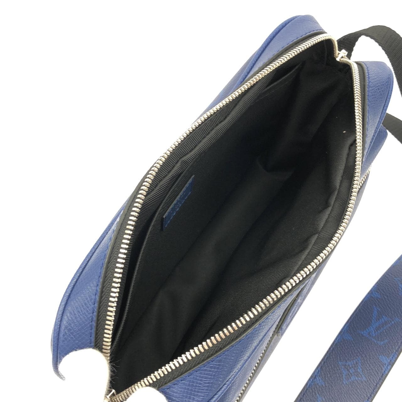 ルイヴィトン タイガ ラマ アウトドア メッセンジャー PM M30242 ショルダーバッグ