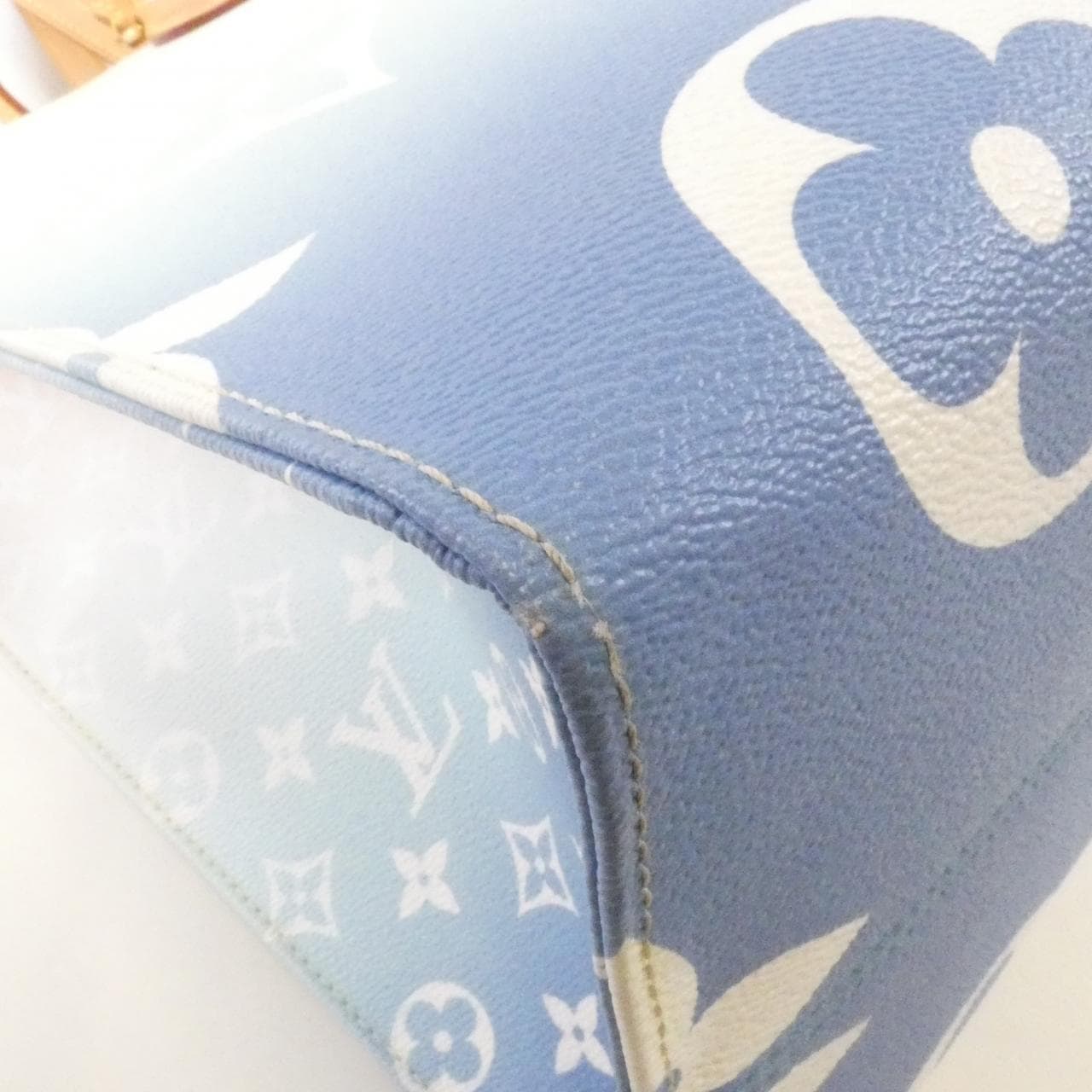 ルイヴィトン モノグラム ジャイアント(バイ ザ プール) オンザゴー GM M57639 バッグ