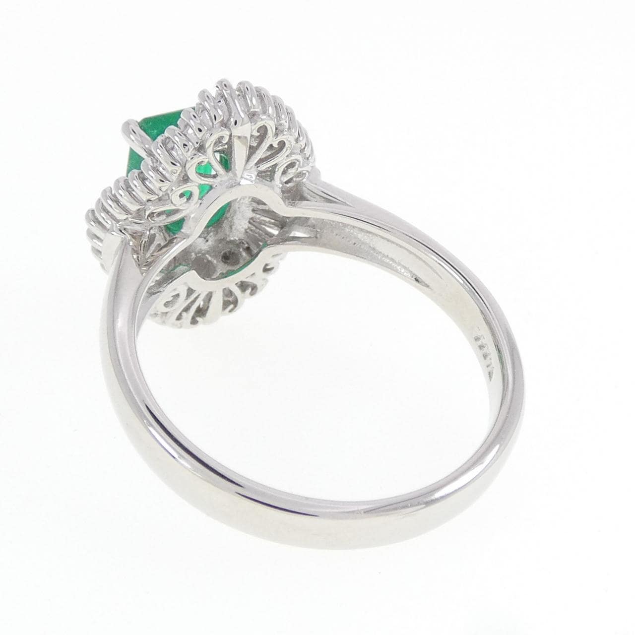 PT900 エメラルド リング 0.85CT