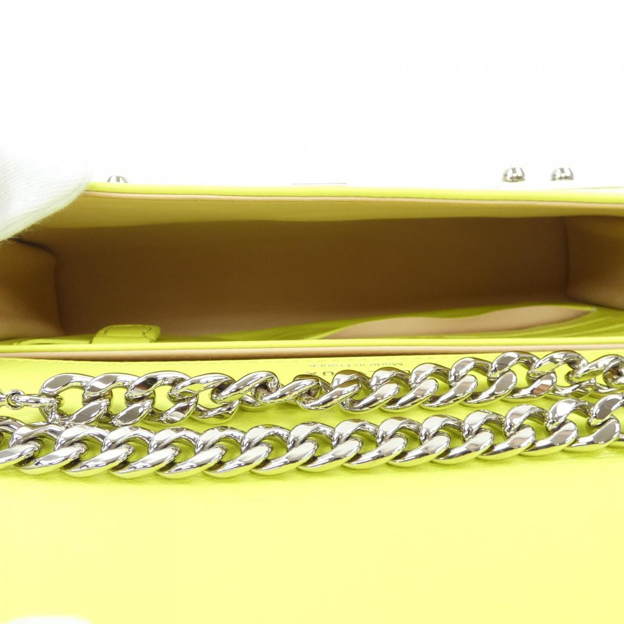 德尔沃DELVAUX