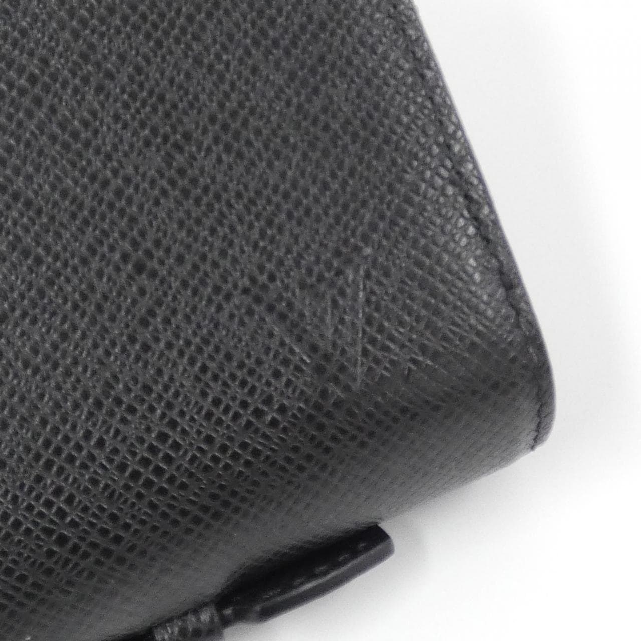 LOUIS VUITTON Taiga Zippy XL M44275 Wallet