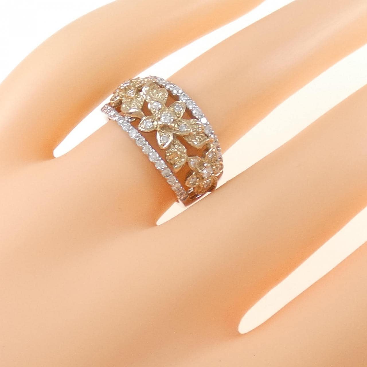 PT/18KPG フラワー ダイヤモンド リング 0.54CT