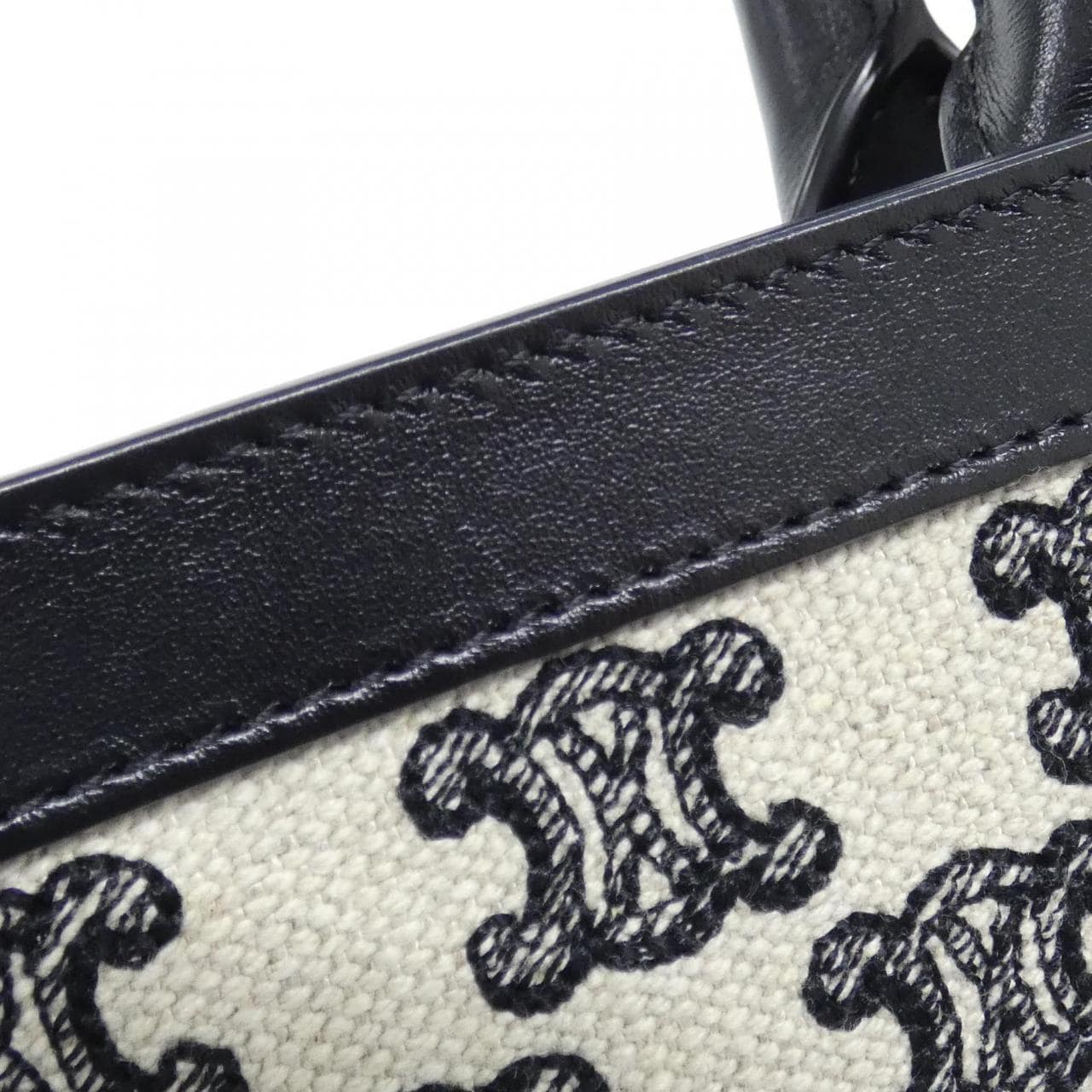 セリーヌ スモール バーティカル カバ 194352CS8 バッグ