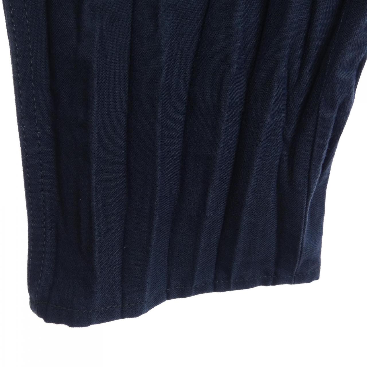 ISSEY MIYAKE MEN ME51FF182 Pants