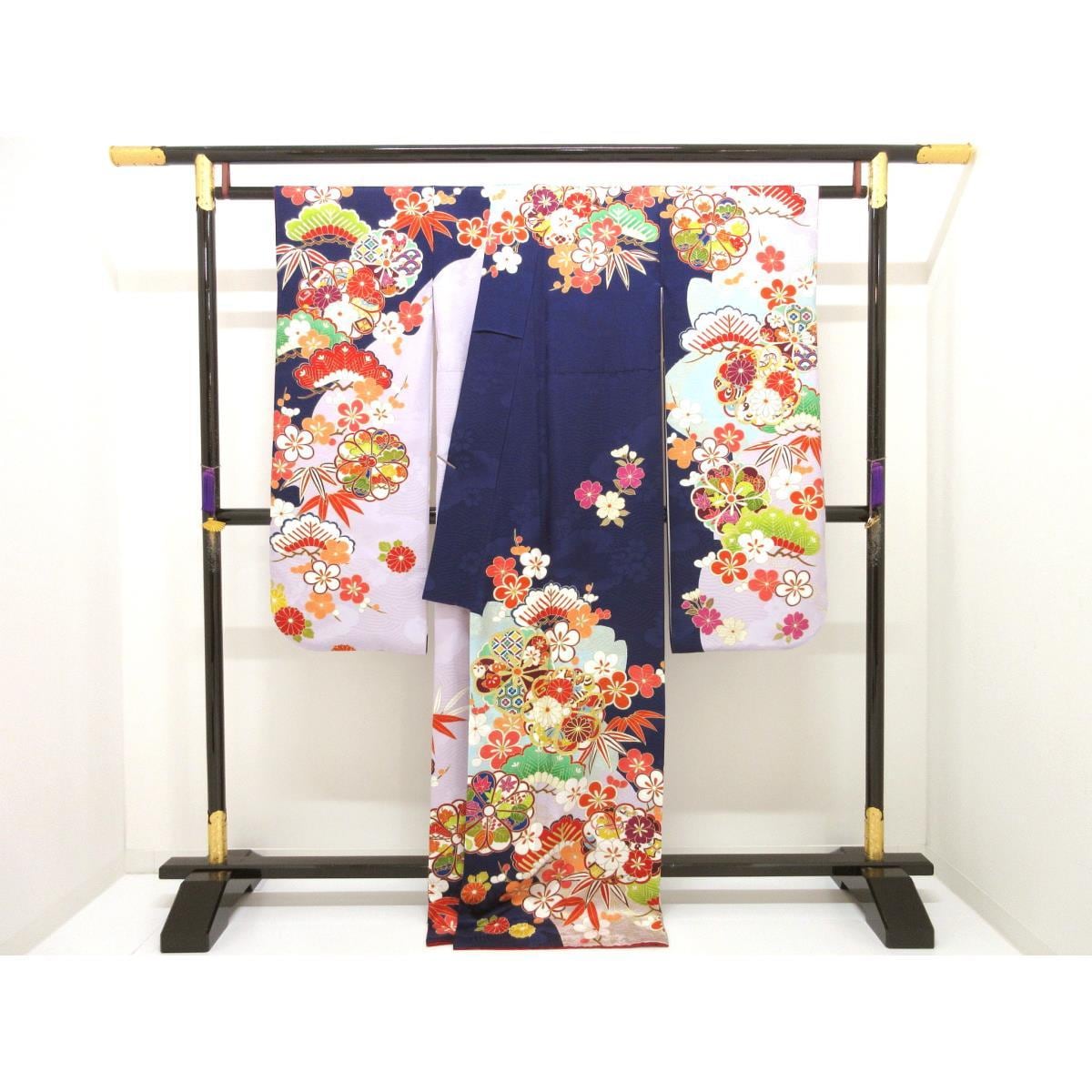 振袖　友禅金彩加工　刺繍入り