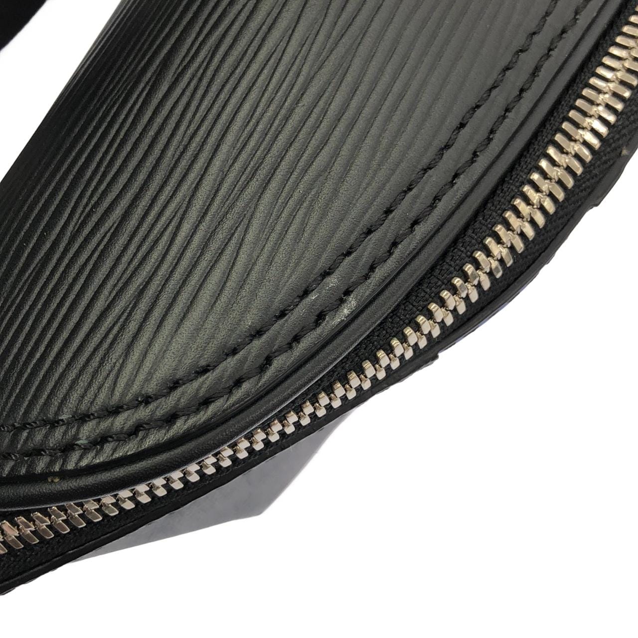 ルイヴィトン エピ ダミエ グラフィット バムバッグ M56610 ショルダーバッグ