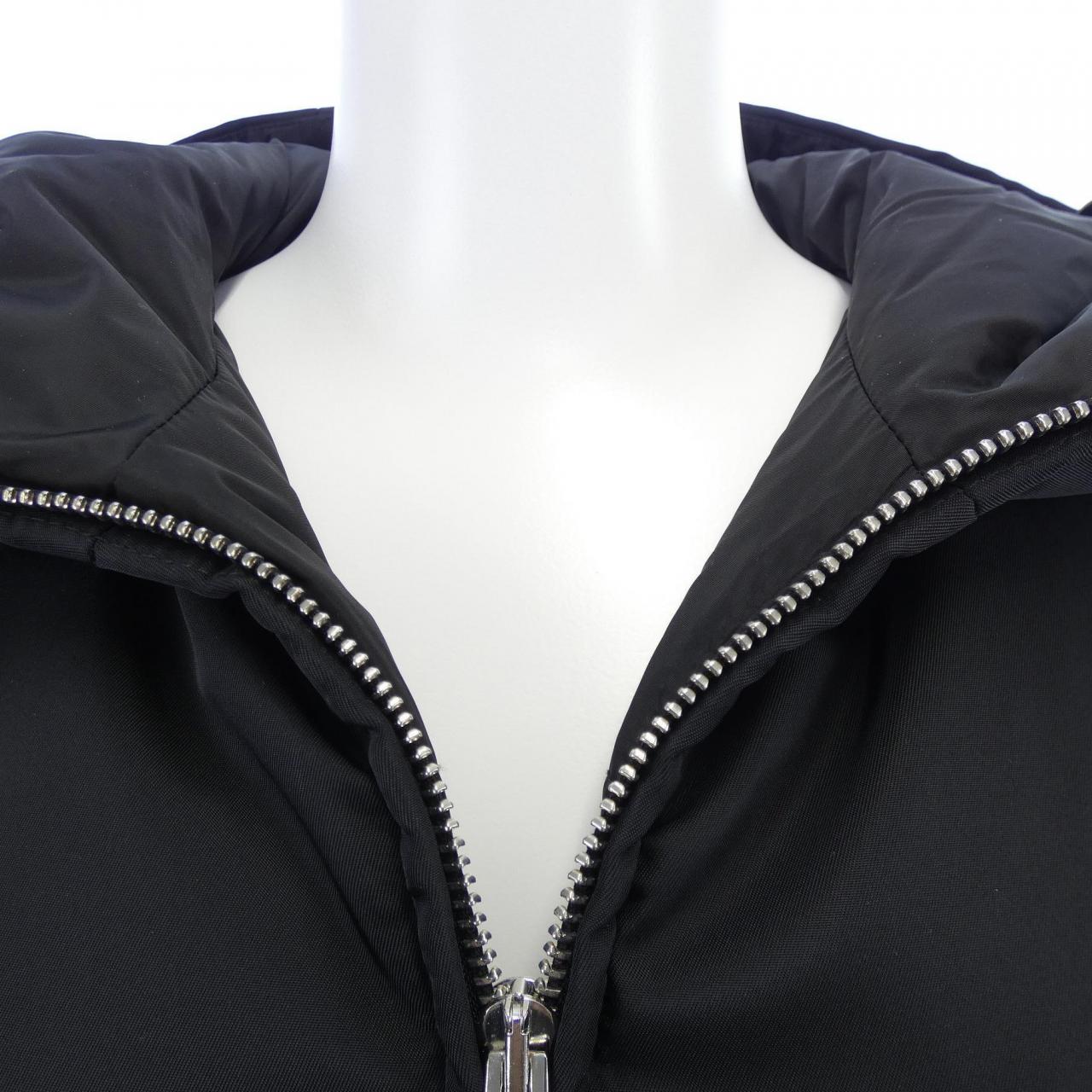 プラダ PRADA トライアングルロゴ　RE-NYLON 292077 S222 1WQ8 ダウンコート