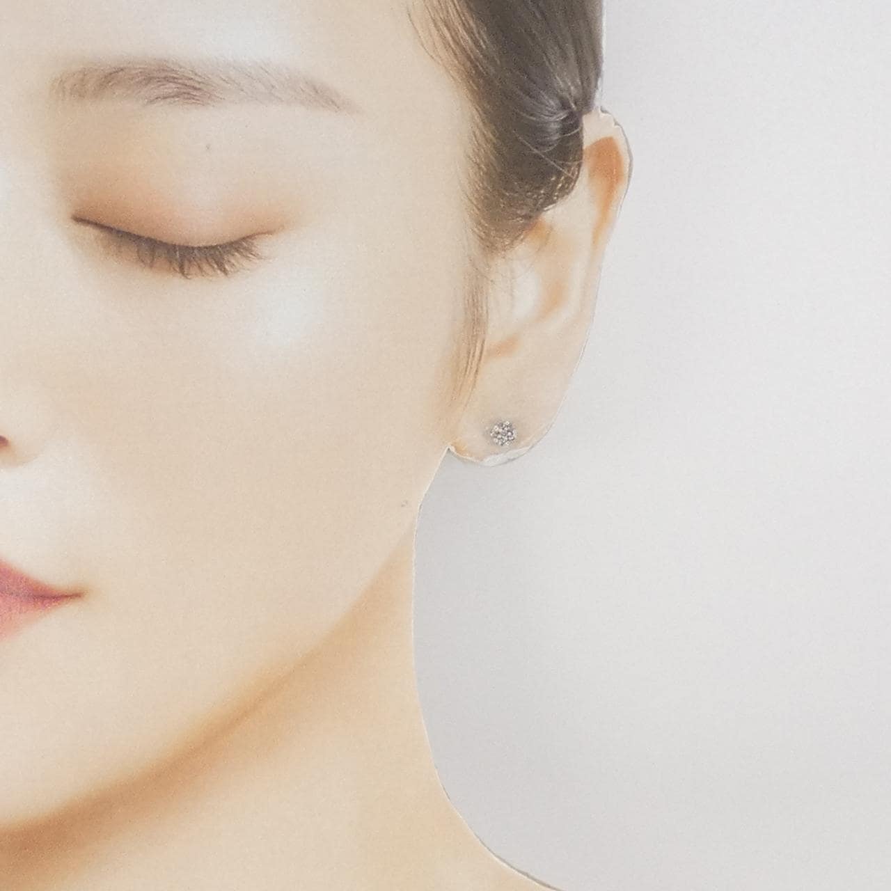 K18WG フラワー ダイヤモンド ピアス 0.20CT