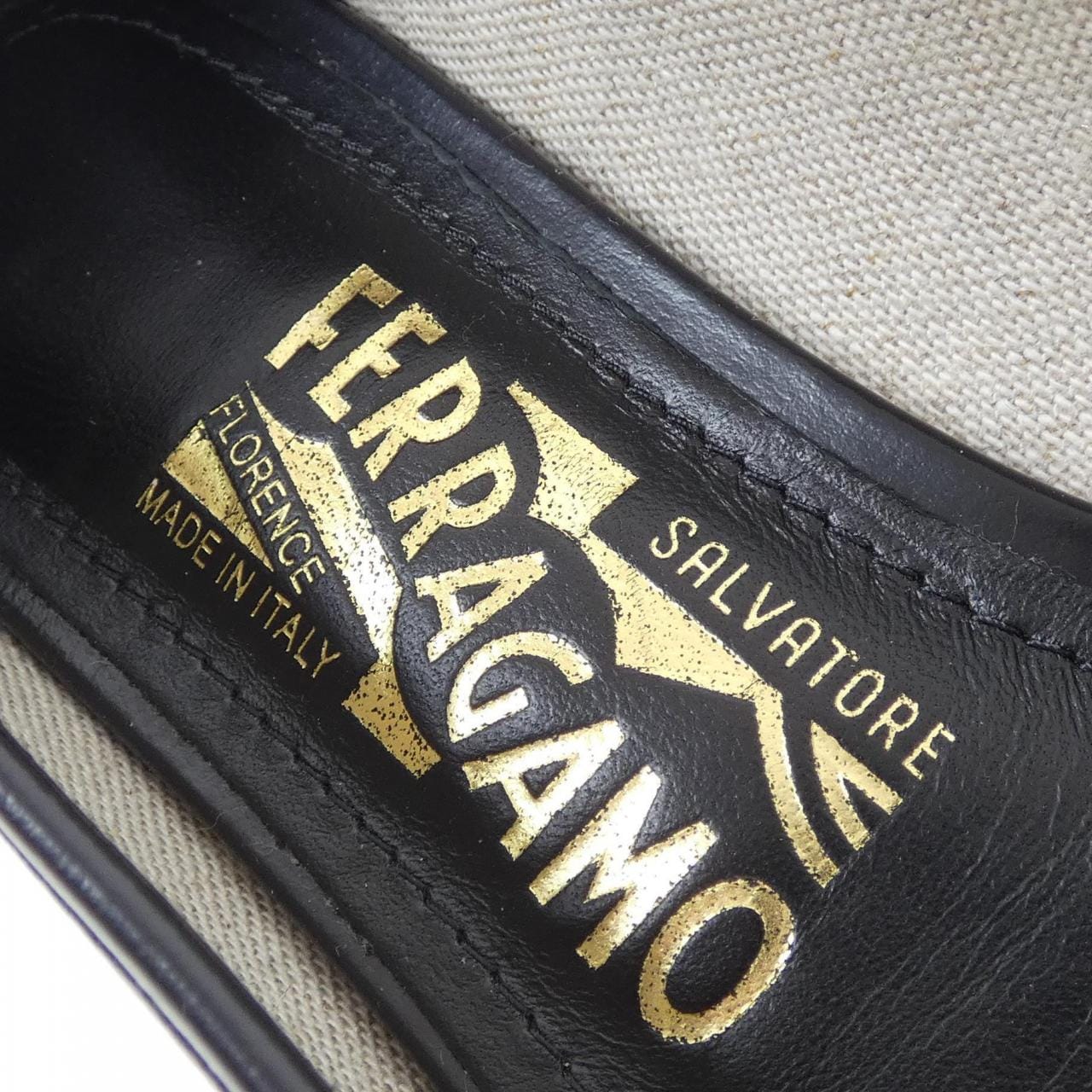 サルヴァトーレフェラガモ SALVATORE FERRAGAMO フラットシューズ