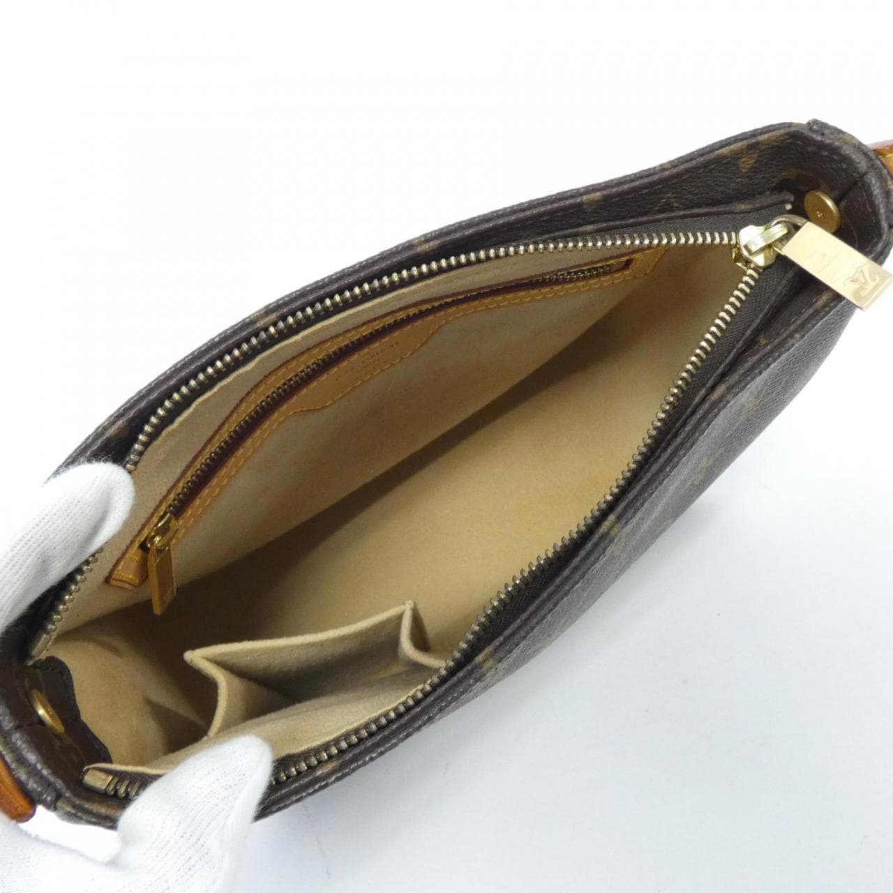 LOUIS VUITTON Monogram Loop 中号 M51146 单肩包