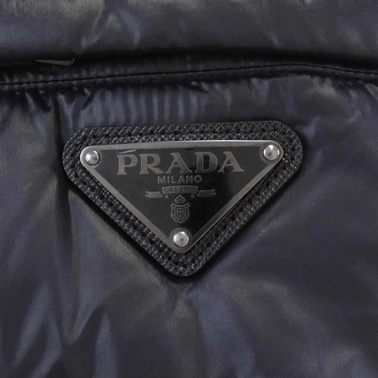 プラダ PRADA トライアングルロゴ SGJ258 R132 AR0 ダウンジャケット