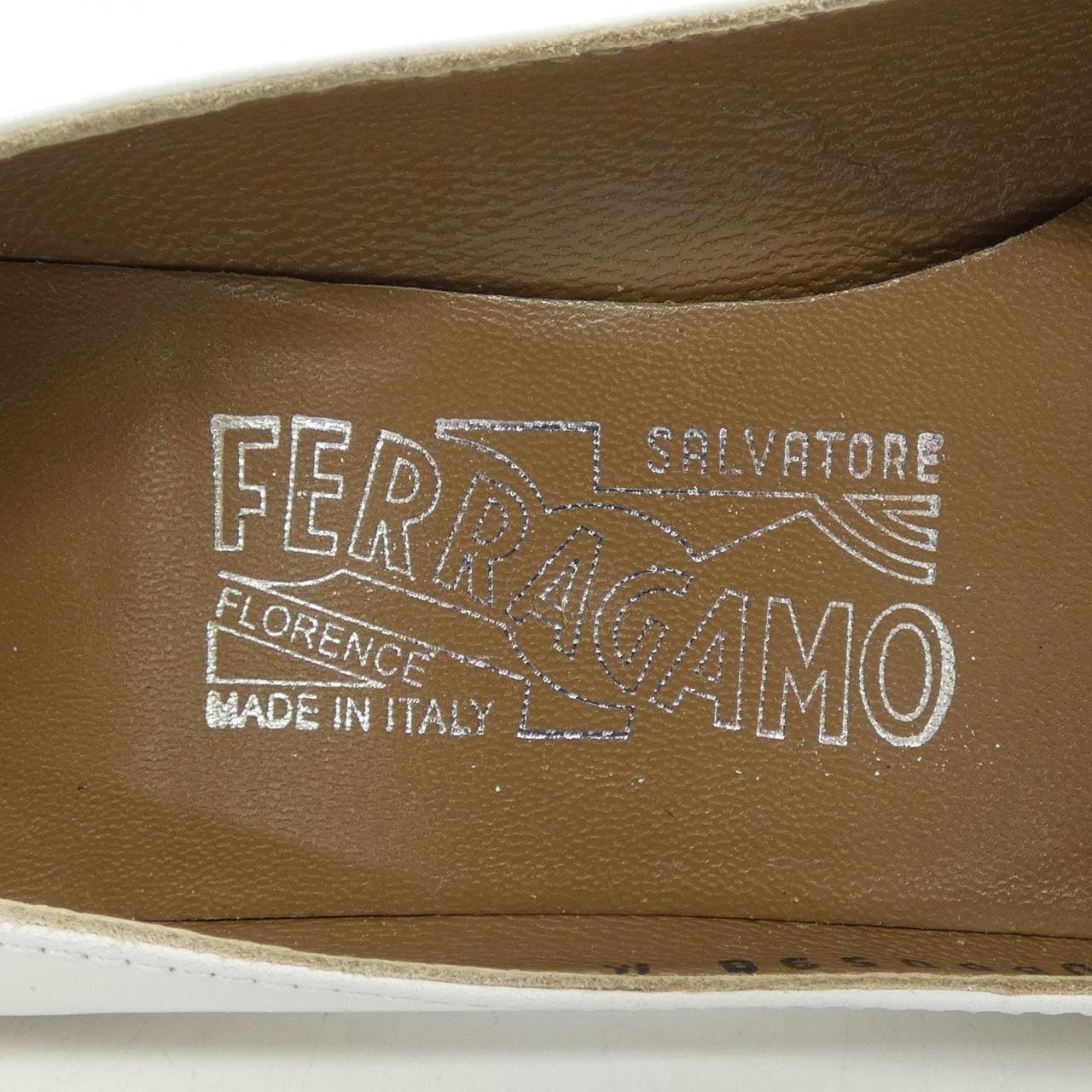 サルヴァトーレフェラガモ SALVATORE FERRAGAMO パンプス
