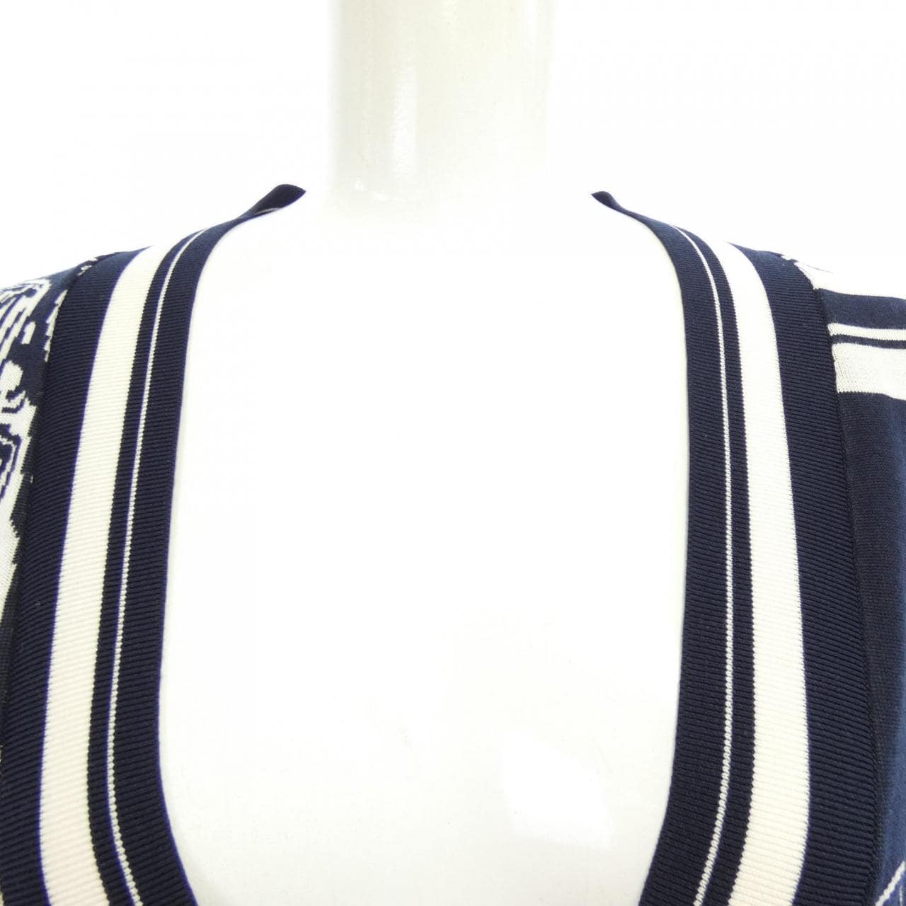 エルメス HERMES EN DESORDRE FINESSE BRIDE DE GALA 4E2727D6 カーディガン