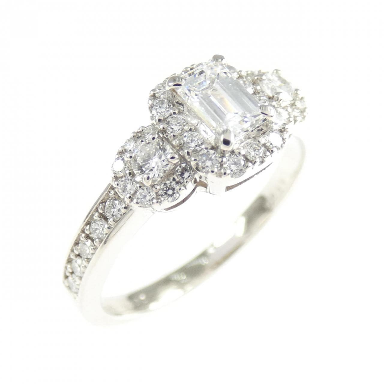 PT950 ダイヤモンド リング 0.302CT D IF エメラルドカット