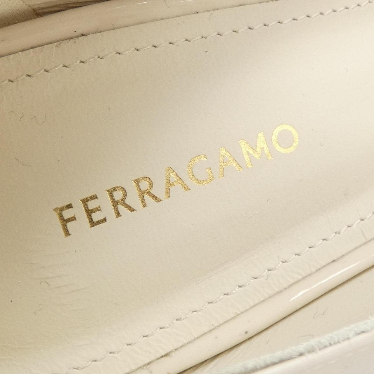 サルヴァトーレフェラガモ SALVATORE FERRAGAMO パンプス