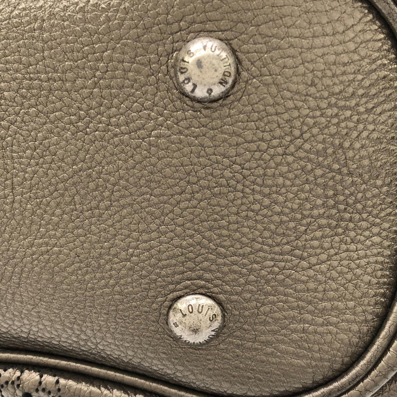 ルイヴィトン マヒナ XS M95717 ショルダーバッグ