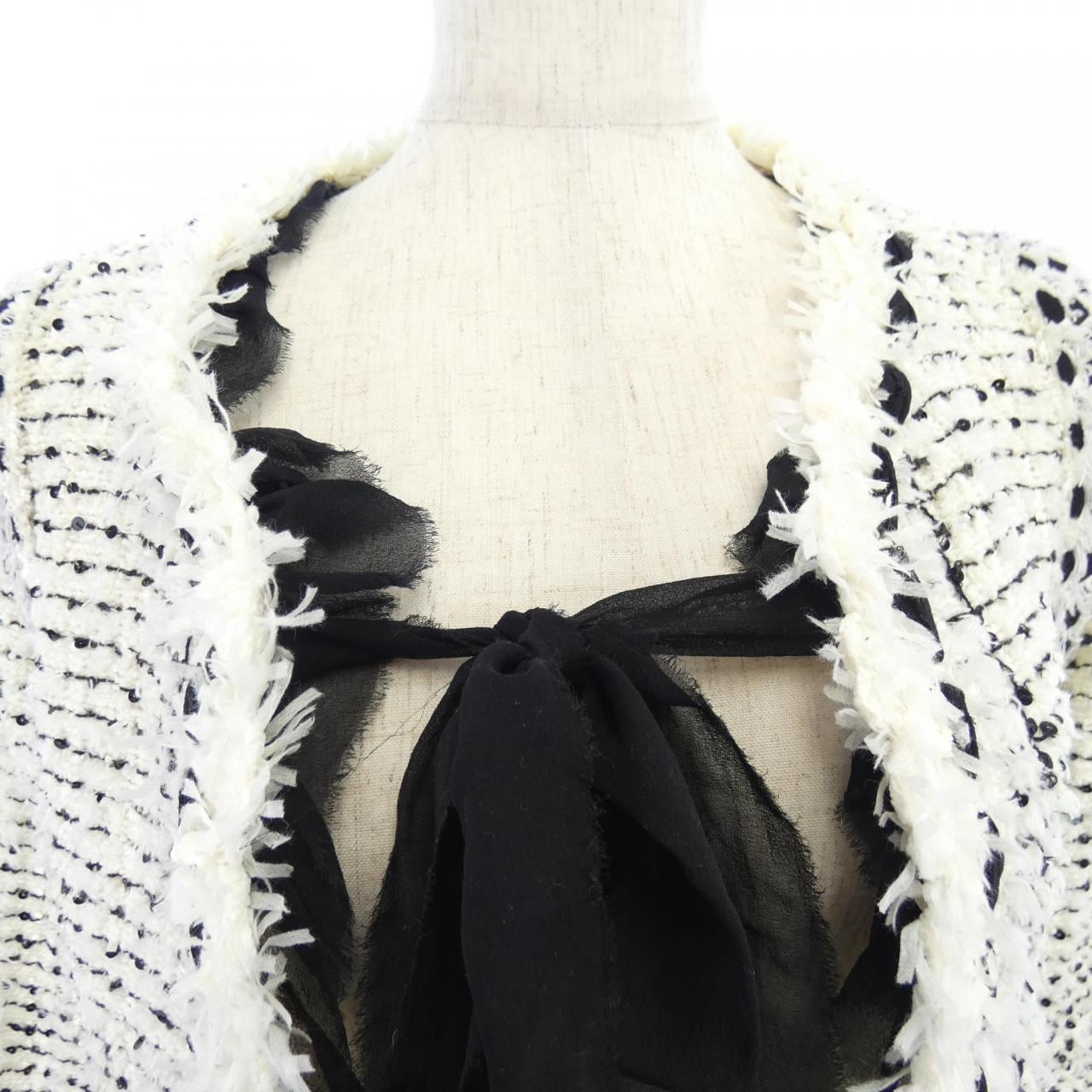 【ヴィンテージ】シャネル CHANEL P25414W03520 05P ノーカラージャケット