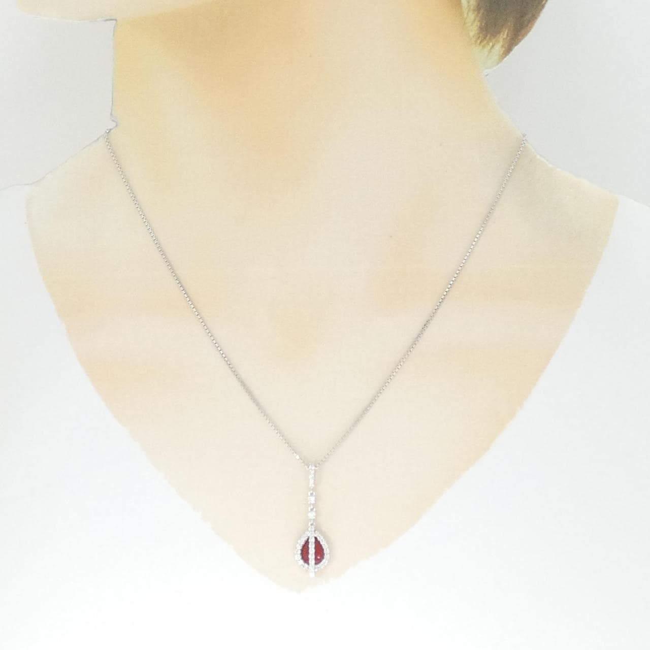 K18WG coral necklace