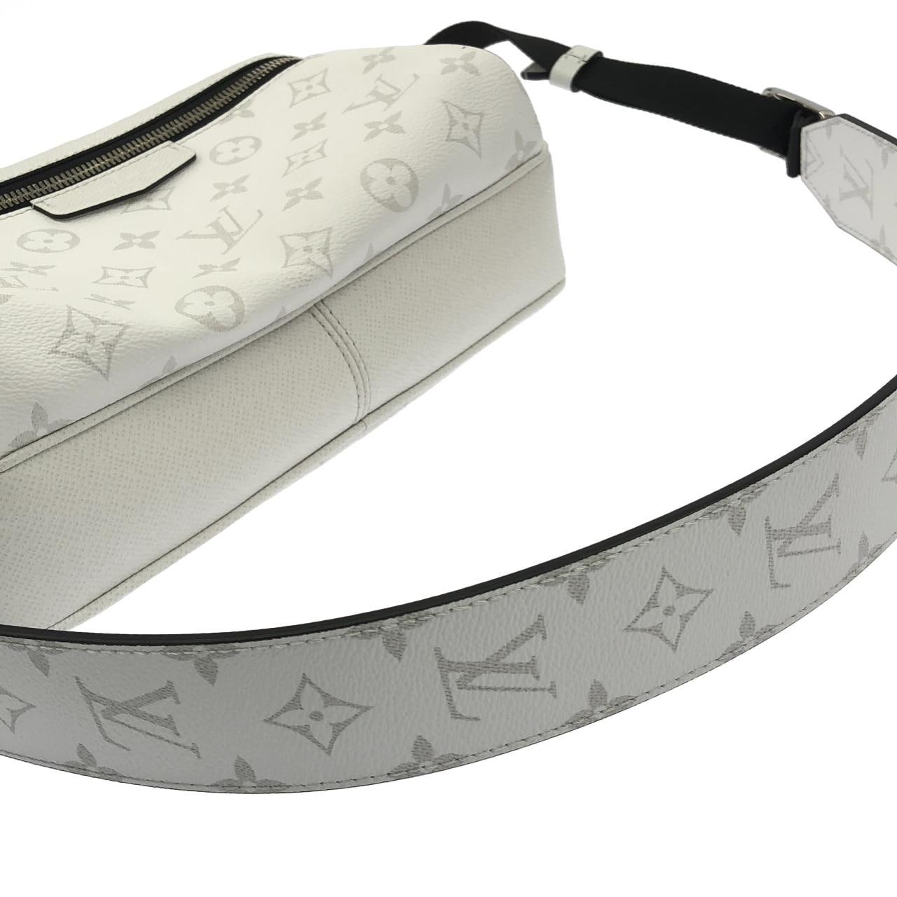 ルイヴィトン タイガ ラマ アウトドア メッセンジャー PM M30243 ショルダーバッグ