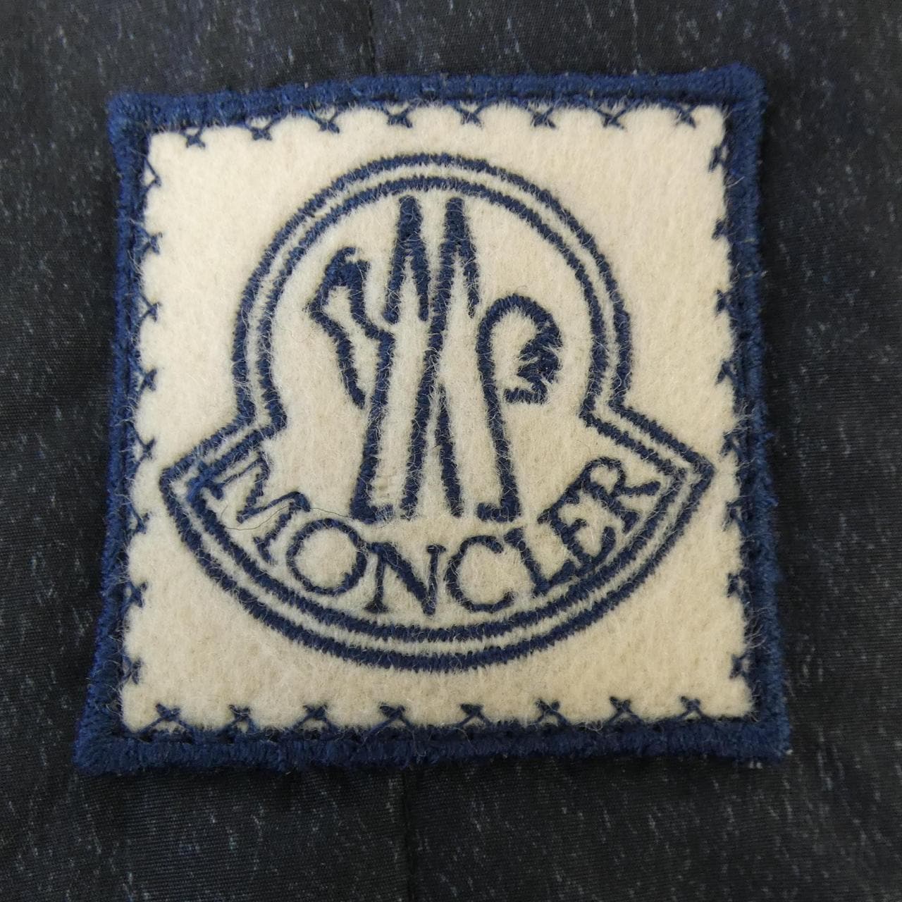 モンクレールガムブルー MONCLER GAMMEBLEU 223913131200 ダウンコート