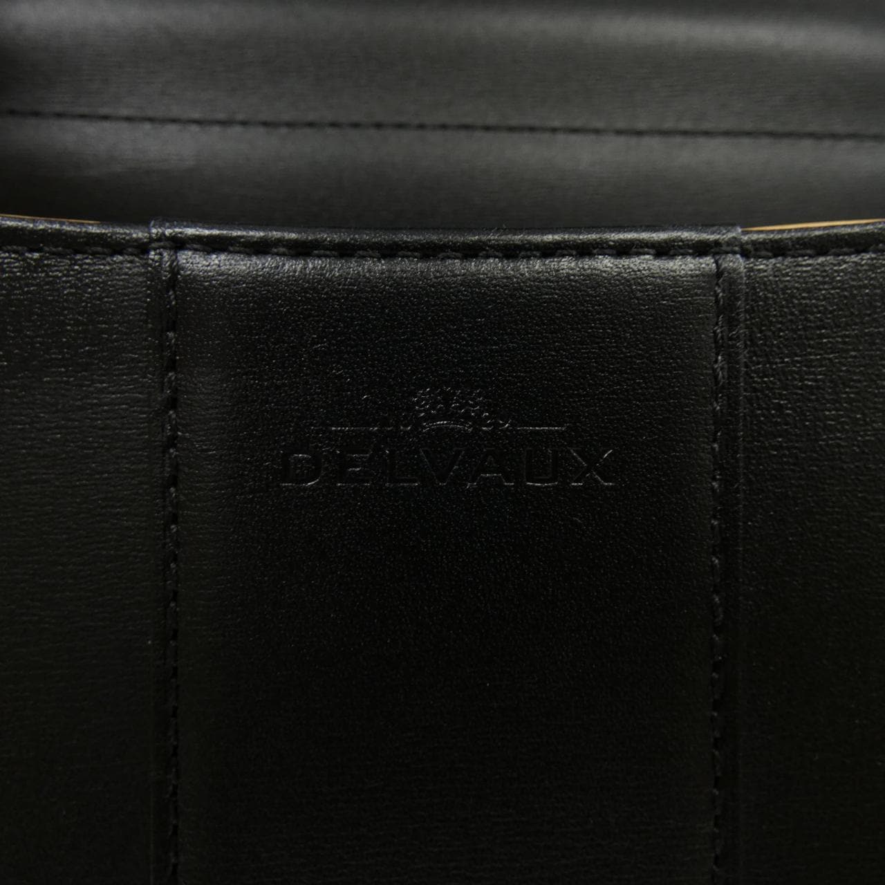 德爾沃DELVAUX