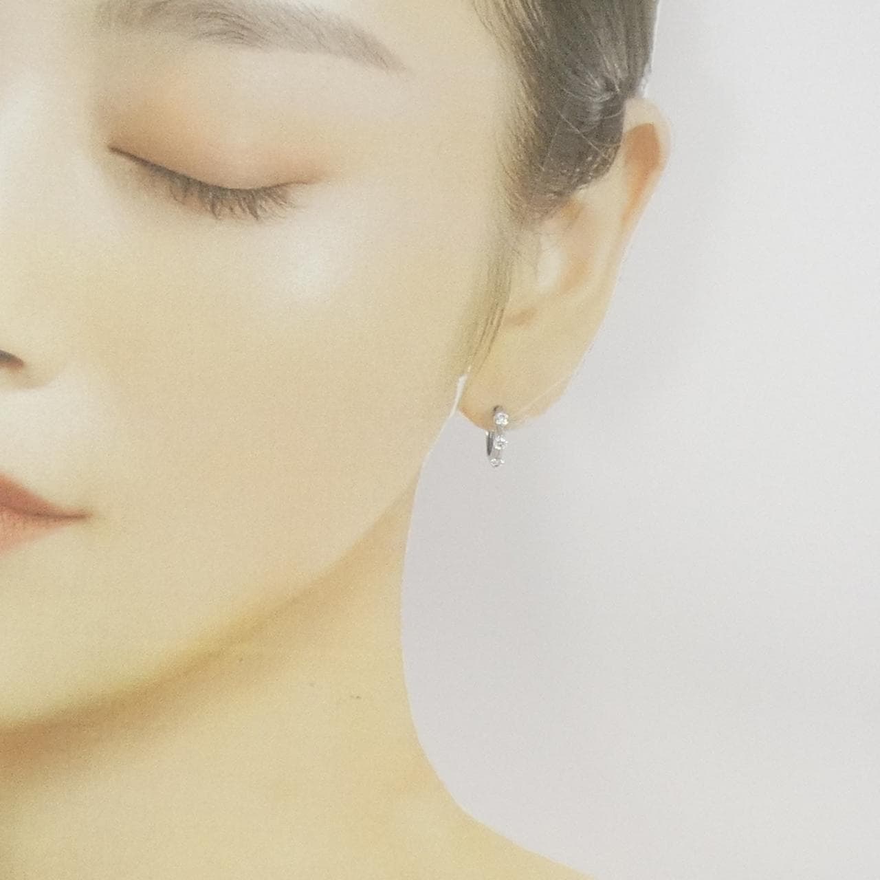 K18WG Cubic Zirconia Earrings